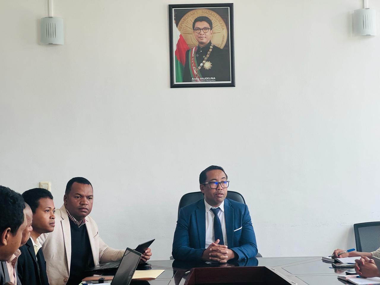 Monsieur 𝐑𝐀𝐊𝐎𝐓𝐎𝐀𝐑𝐈𝐒𝐎𝐀 𝐌𝐢𝐚𝐝𝐚𝐧𝐭𝐬𝐚𝐭𝐚 𝐈𝐧𝐝𝐫𝐢𝐚𝐦𝐚𝐧𝐠𝐚, Secrétaire Général du Gouvernement